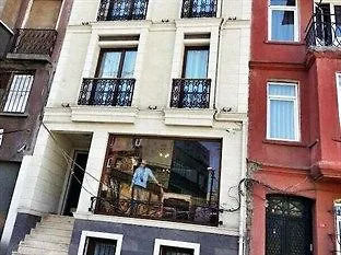 Almond Hill Lejlighedshotel 2*